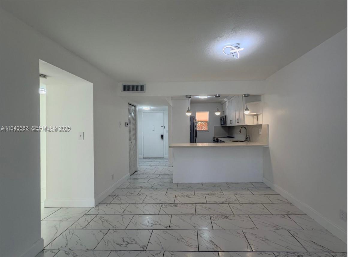 COUNTRYSIDE CONDO - Residential