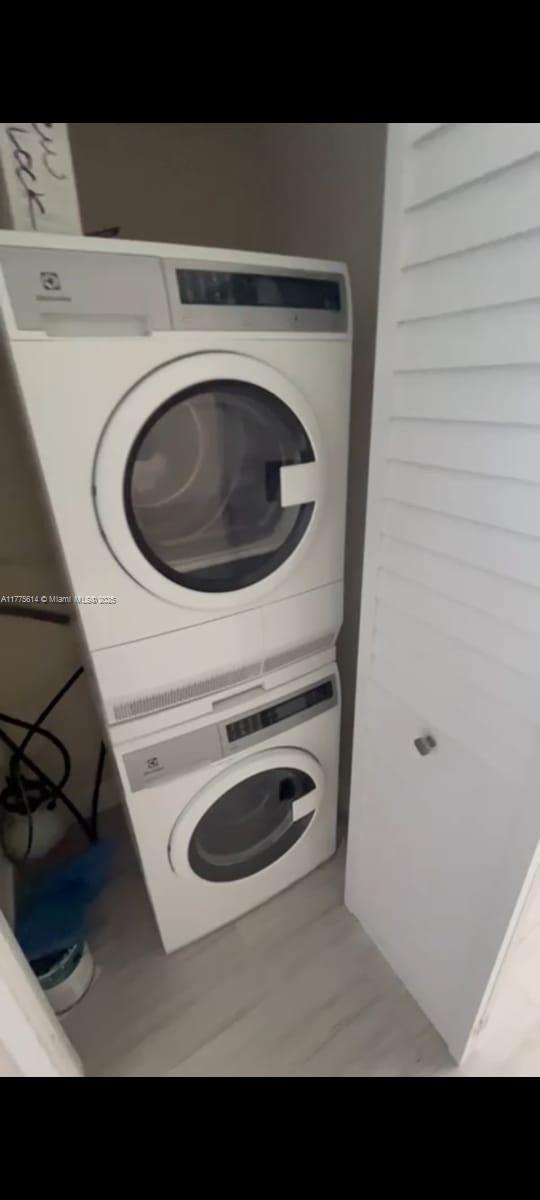 ALEXANDER TOWERS CONDO - Residential Lease