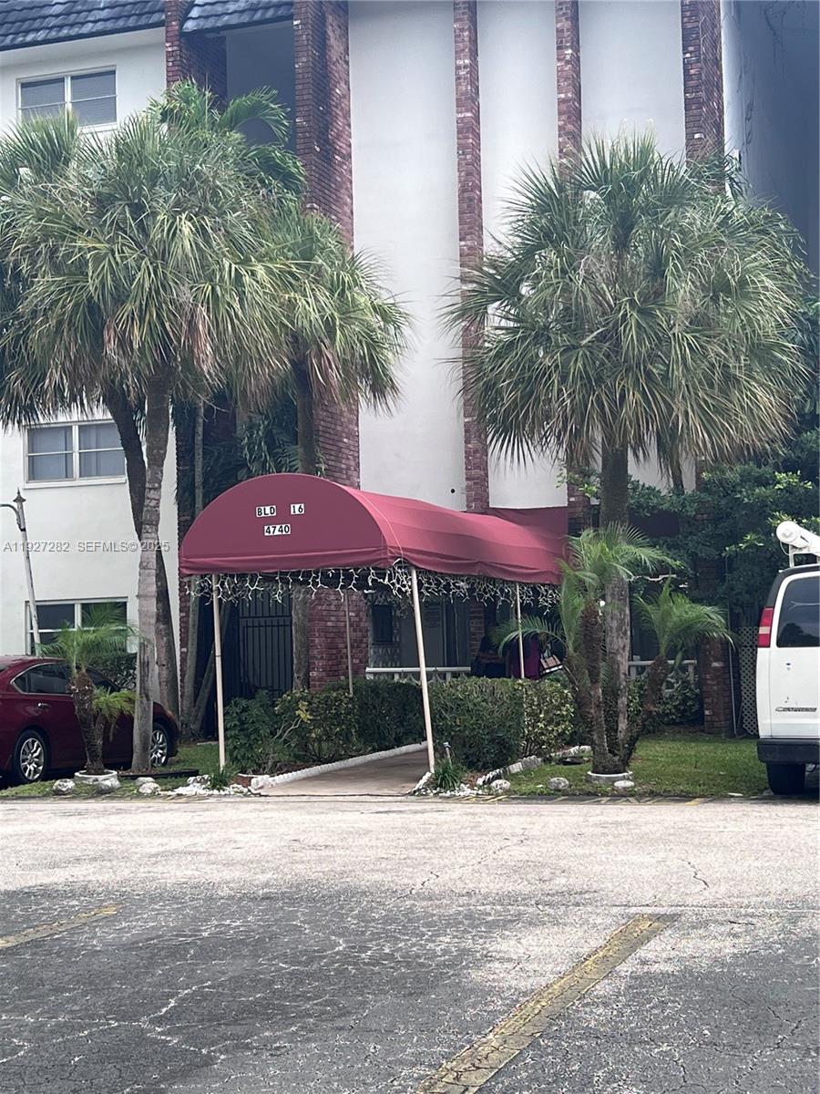 CASTLE APARTMENTS 16 COND - Residential Lease