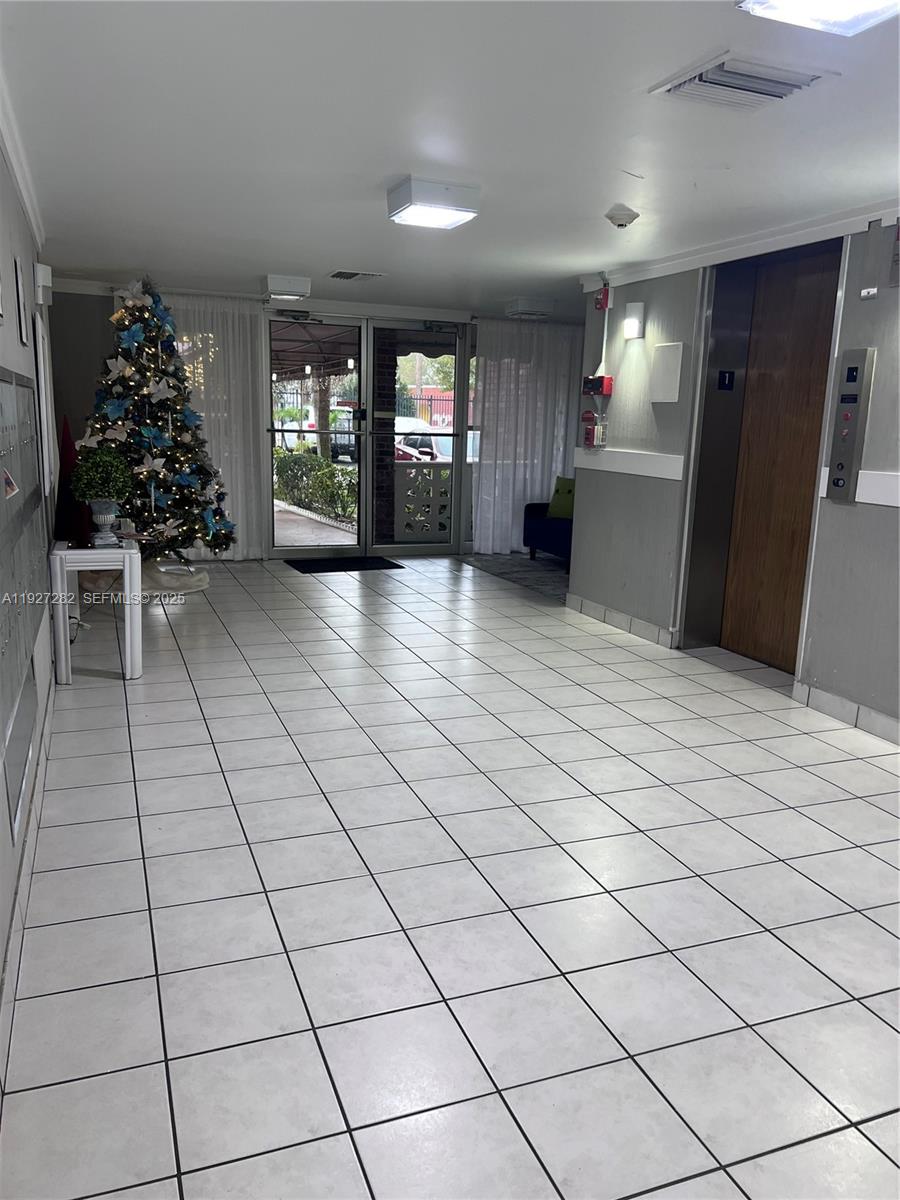 CASTLE APARTMENTS 16 COND - Residential Lease