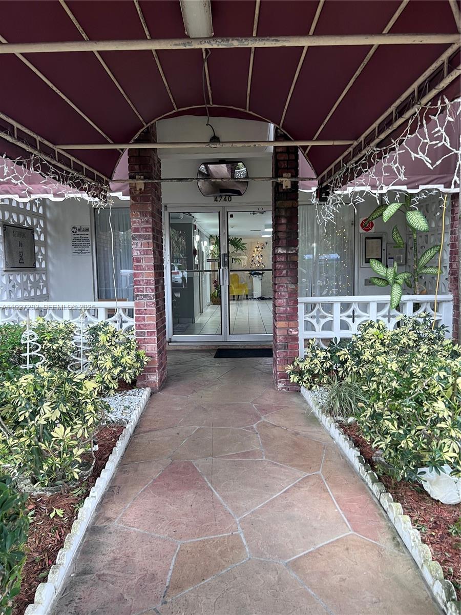 CASTLE APARTMENTS 16 COND - Residential Lease