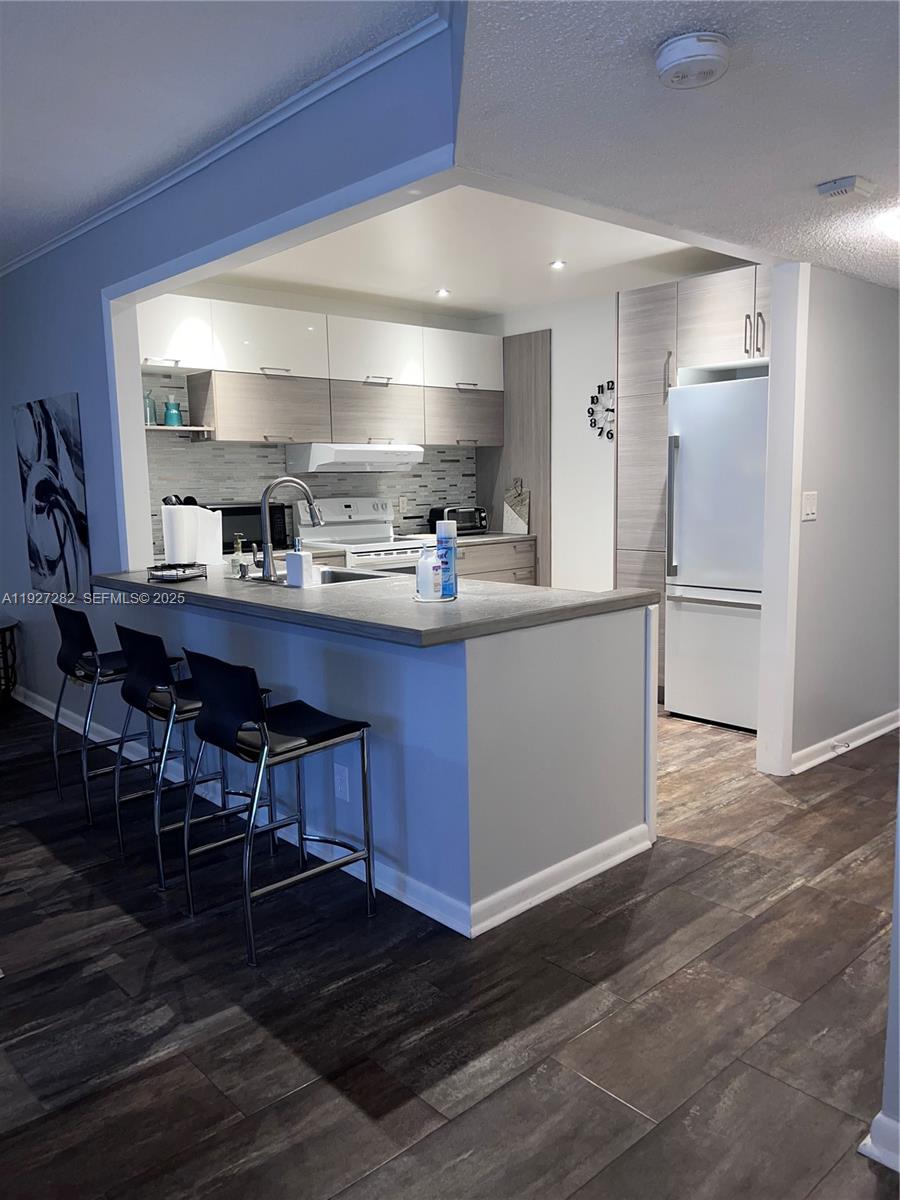 CASTLE APARTMENTS 16 COND - Residential Lease