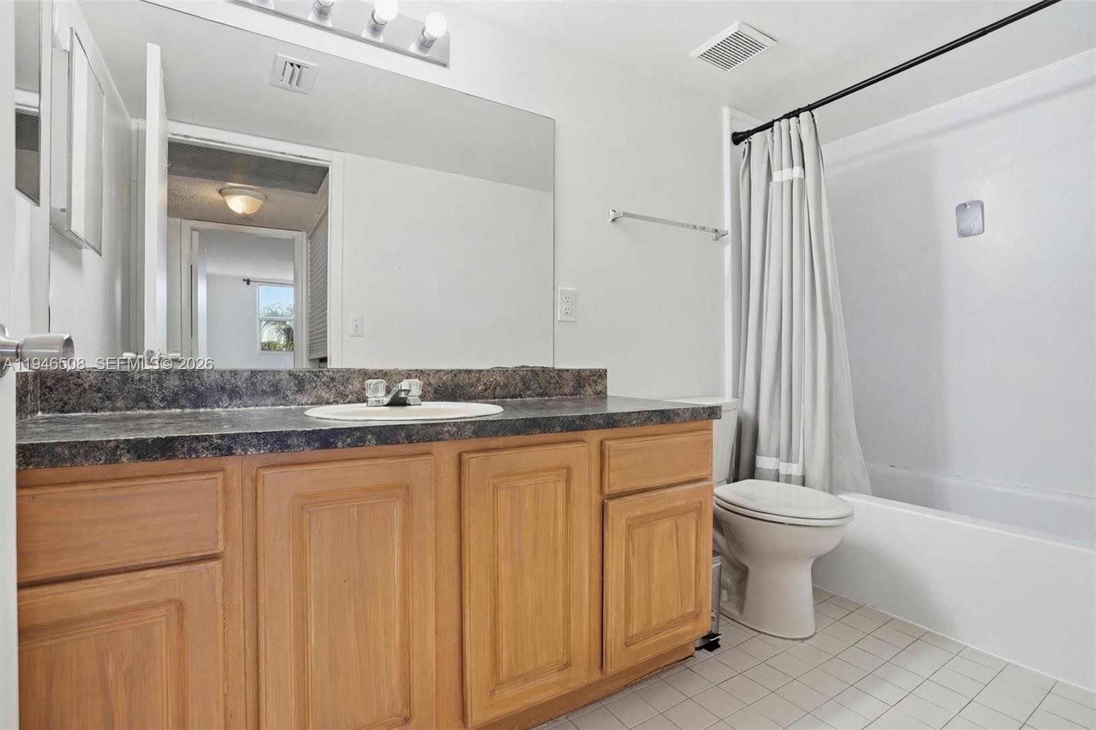 LAS VISTAS AT DORAL CONDO - Residential