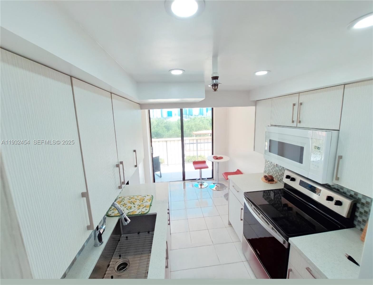 WINSTON TOWERS 600 CONDO - Residential Lease