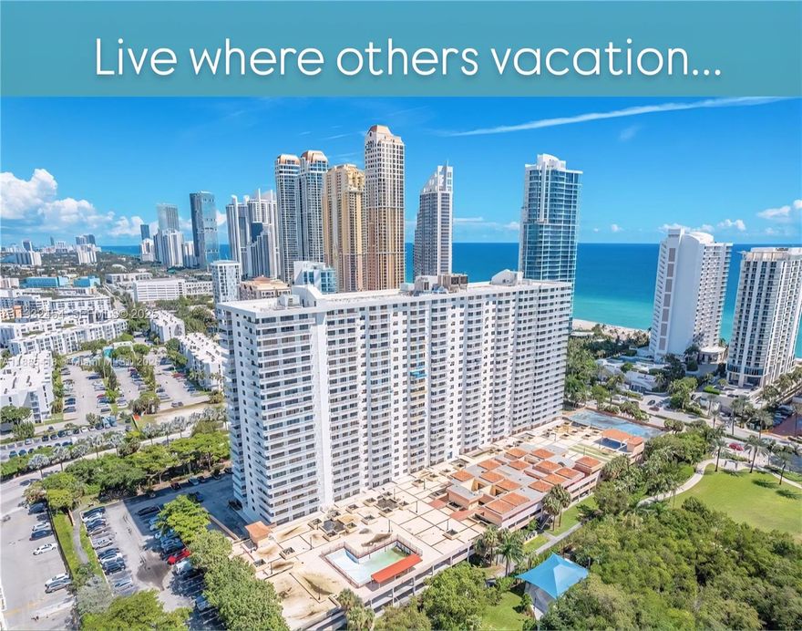 For Rent in Sunny Isles Beach FL. Everything included, only pay electric. Across from the beach, this bright and spacious 1,500+ sq ft condo offers a split-bedroom layout designed for comfort and privacy. Walk to the beach, schools, shops, and dining while enjoying a lifestyle that feels effortless and refined. A home for those who value island life, in a large and bright space.
Fully Bilingual English & Spanish for exceptional service. Hablamos Español. ¡Frente a la playa! Viva en la prestigiosa ciudad de Sunny Isles. Amplio plano con dormitorios divididos, unidad luminosa. Camine a tiendas, restaurantes y escuela.