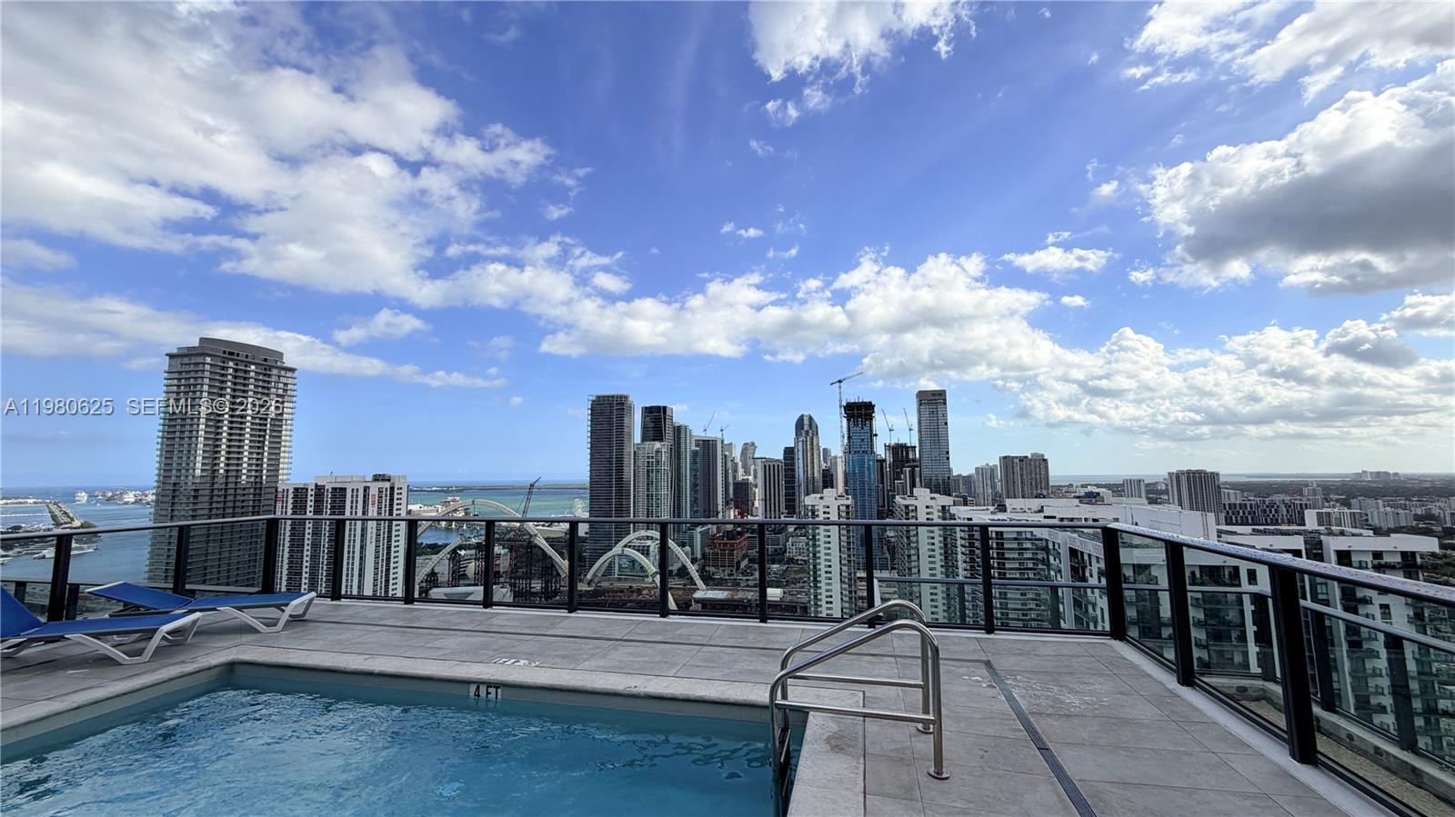 CANVAS CONDO - Residential