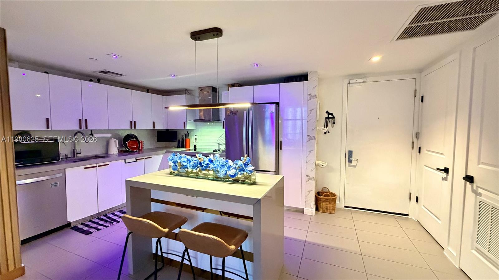 CANVAS CONDO - Residential