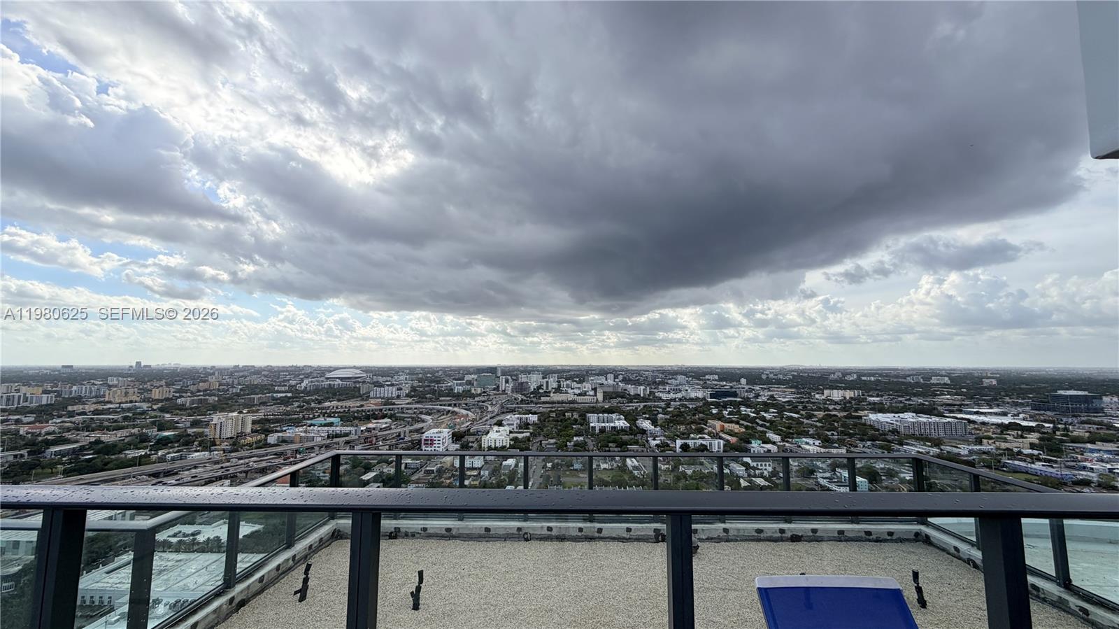 CANVAS CONDO - Residential