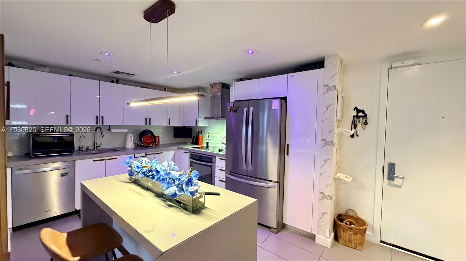 CANVAS CONDO - Residential