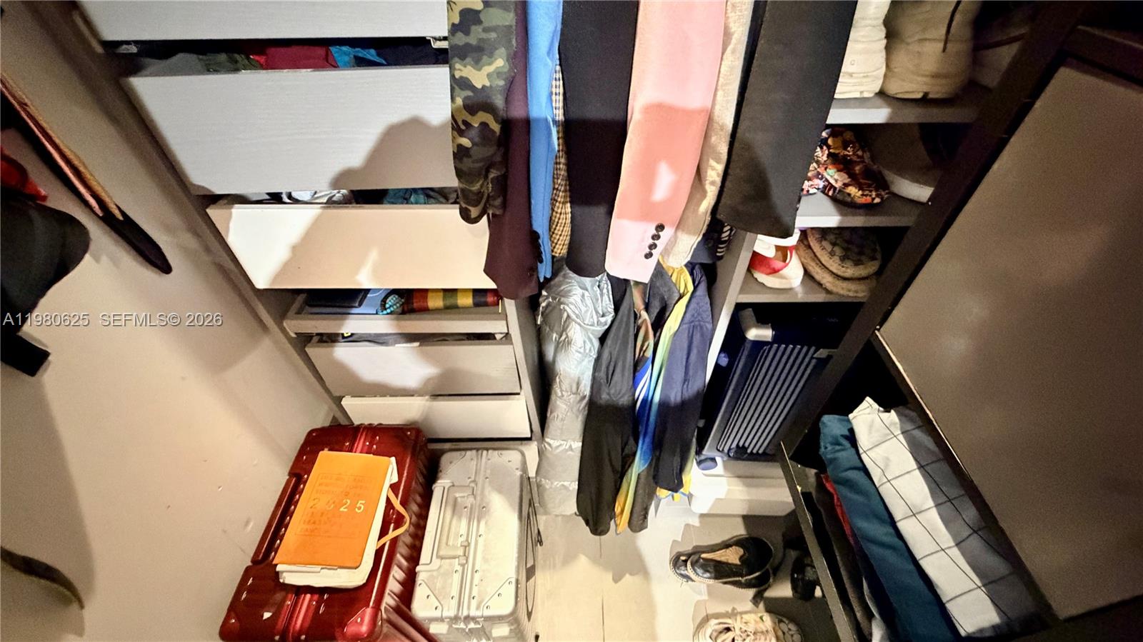 CANVAS CONDO - Residential