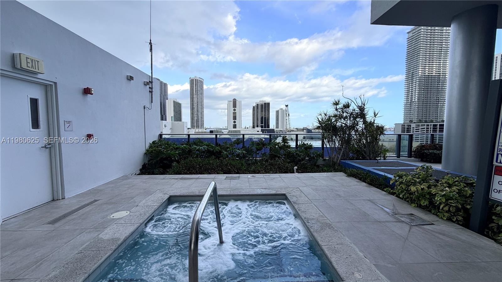 CANVAS CONDO - Residential