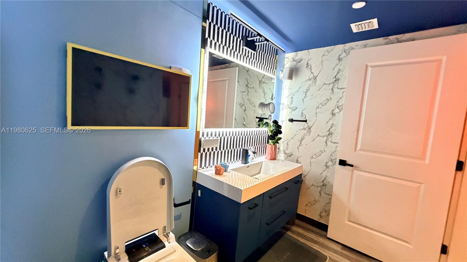 CANVAS CONDO - Residential