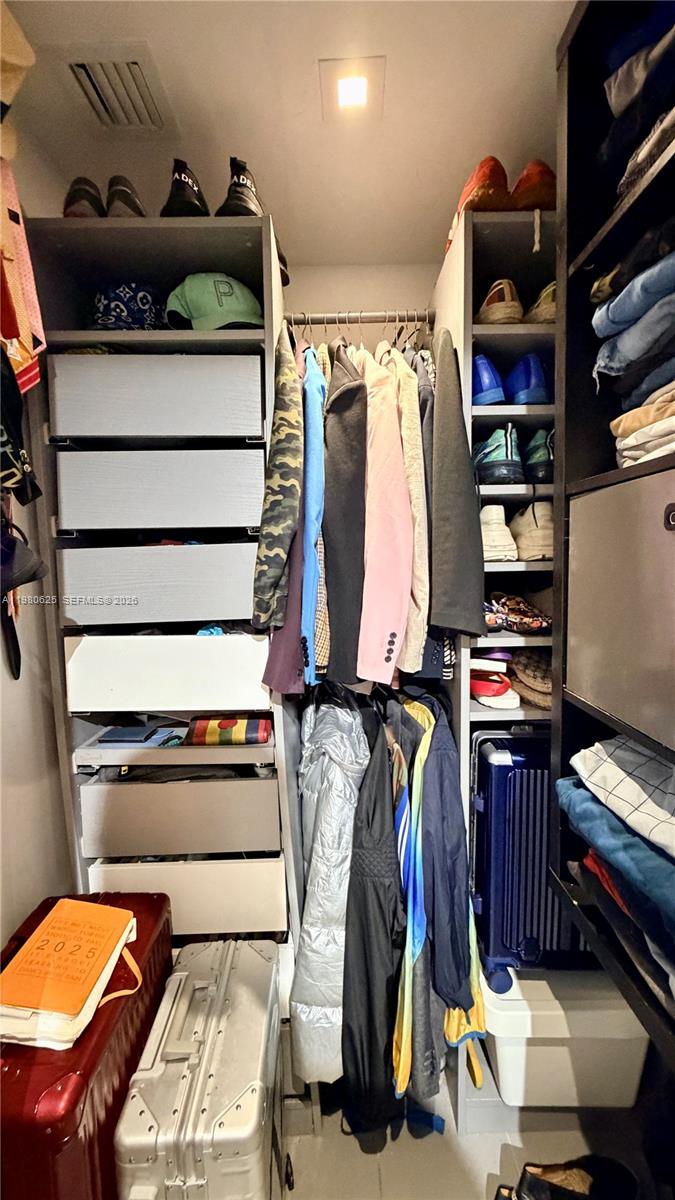 CANVAS CONDO - Residential