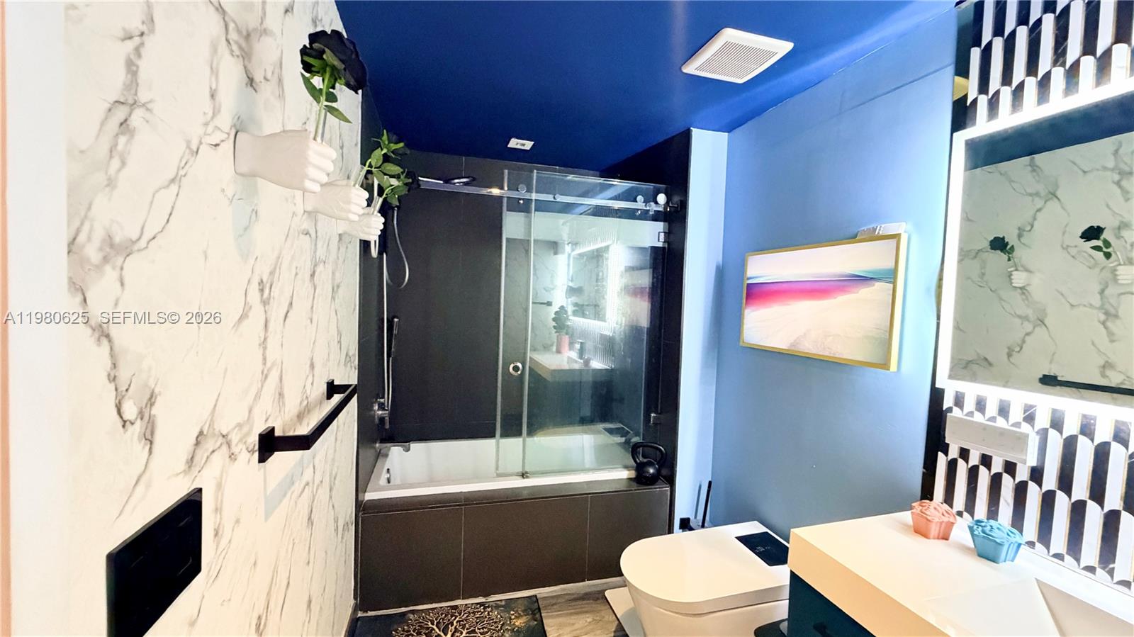 CANVAS CONDO - Residential