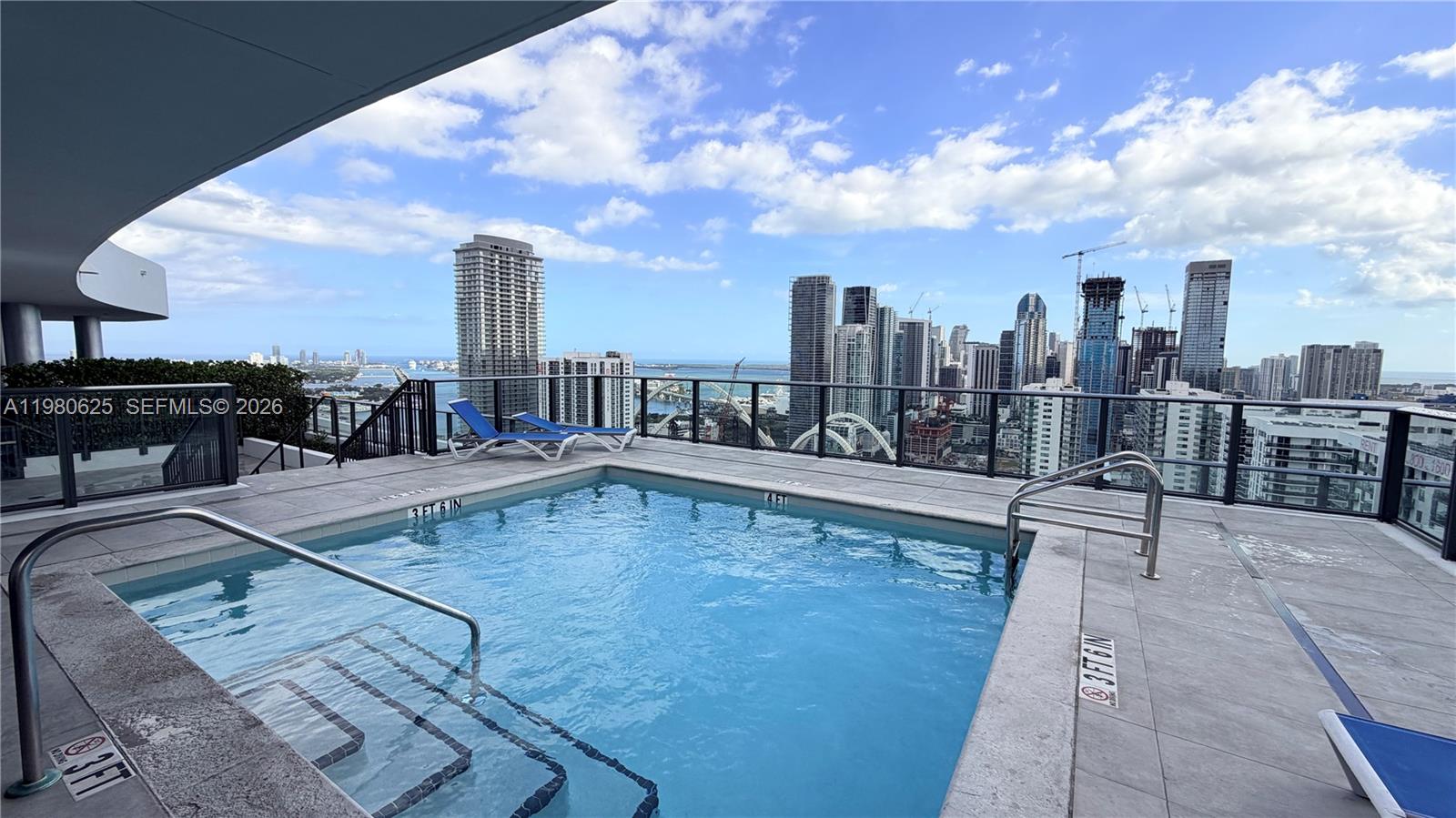 CANVAS CONDO - Residential