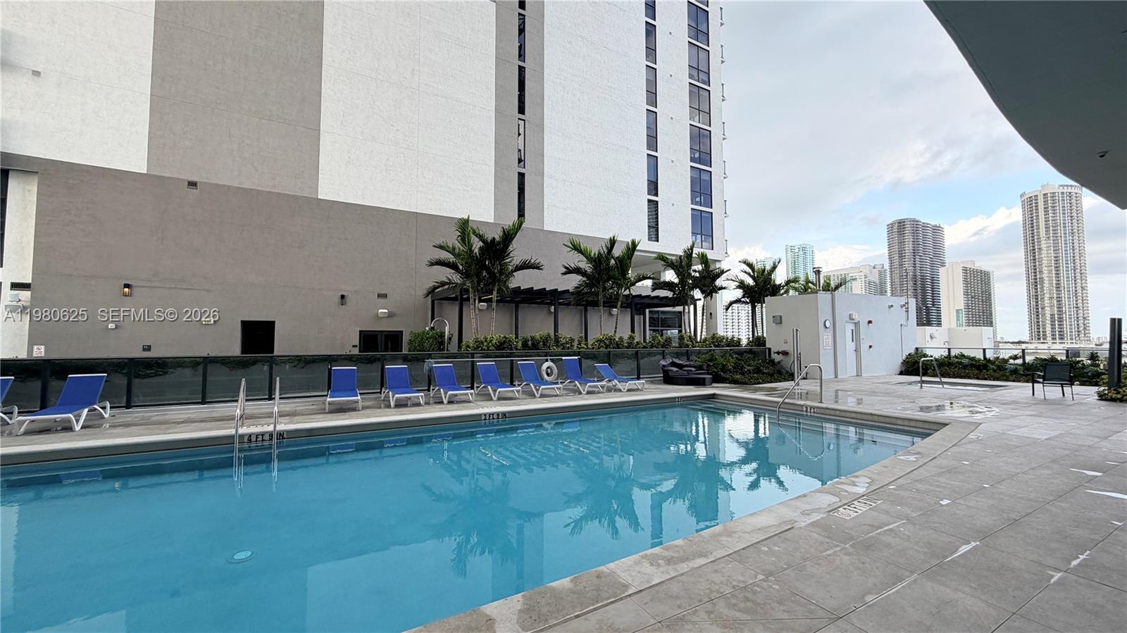 CANVAS CONDO - Residential