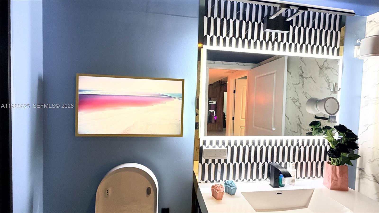 CANVAS CONDO - Residential