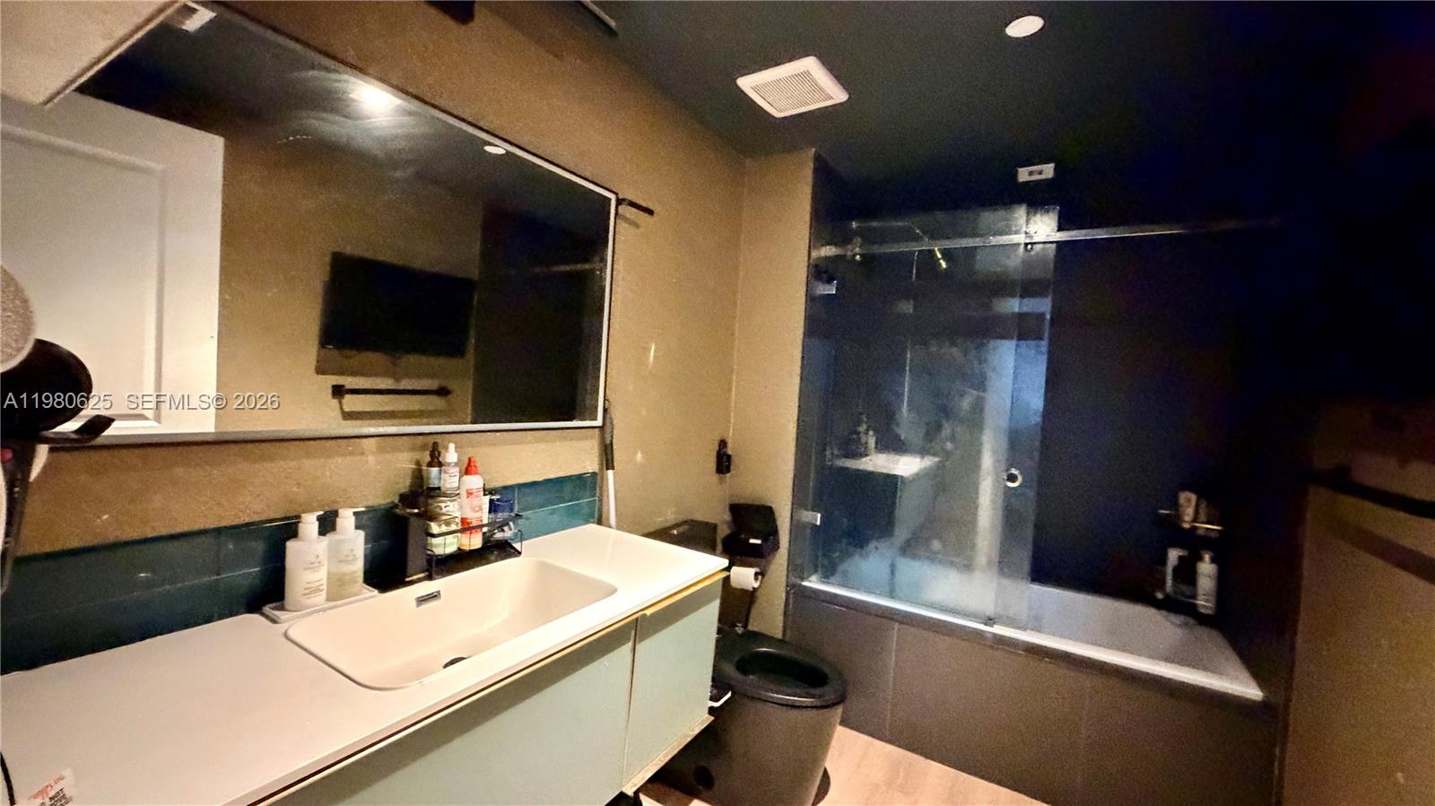 CANVAS CONDO - Residential