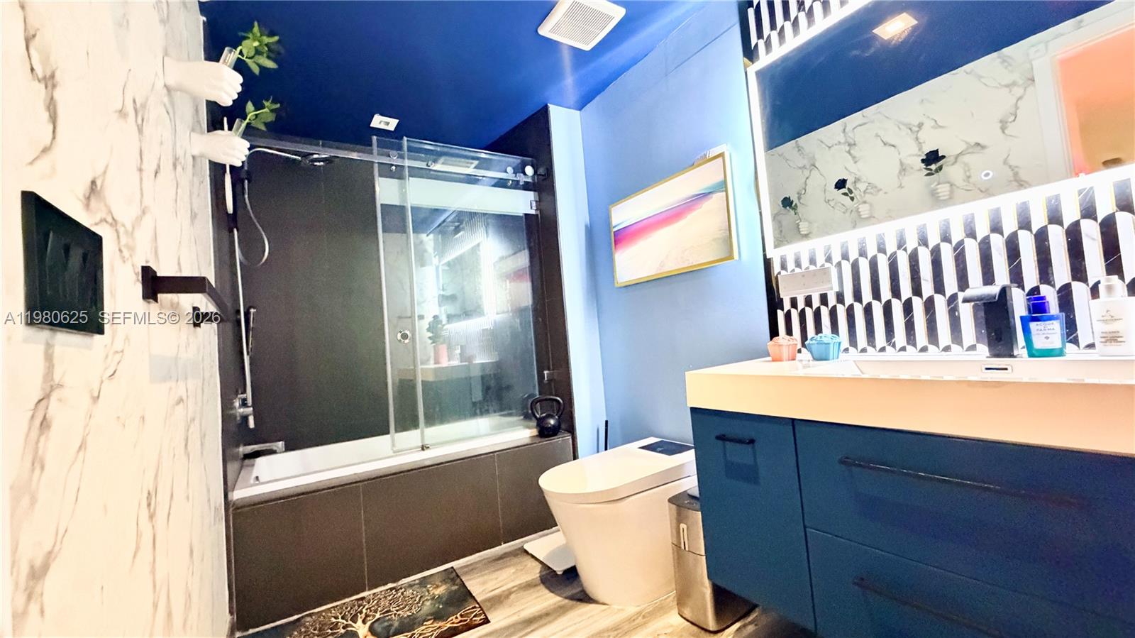 CANVAS CONDO - Residential