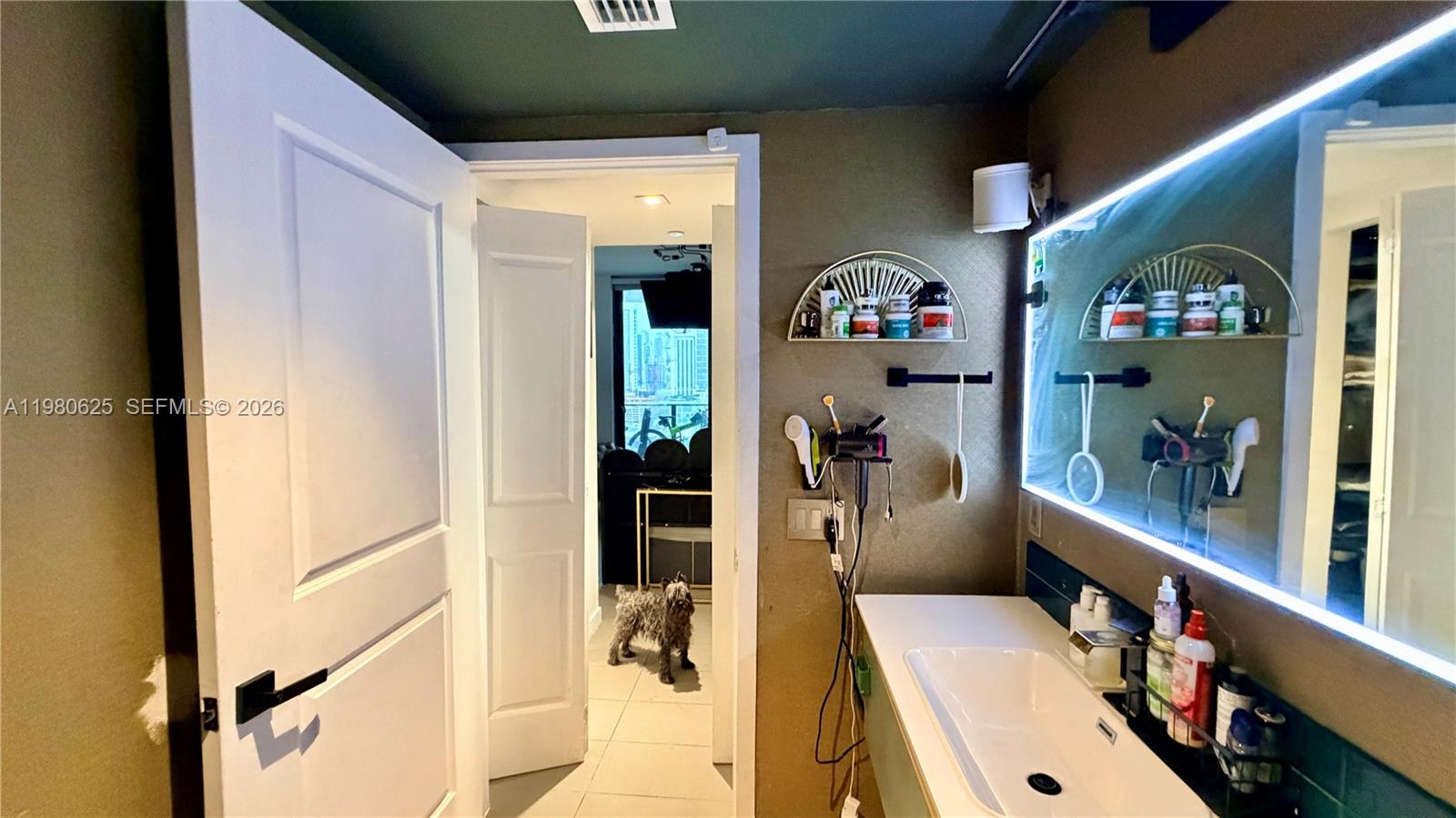 CANVAS CONDO - Residential