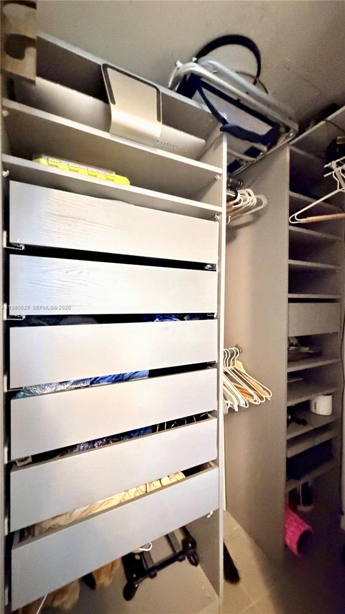 CANVAS CONDO - Residential