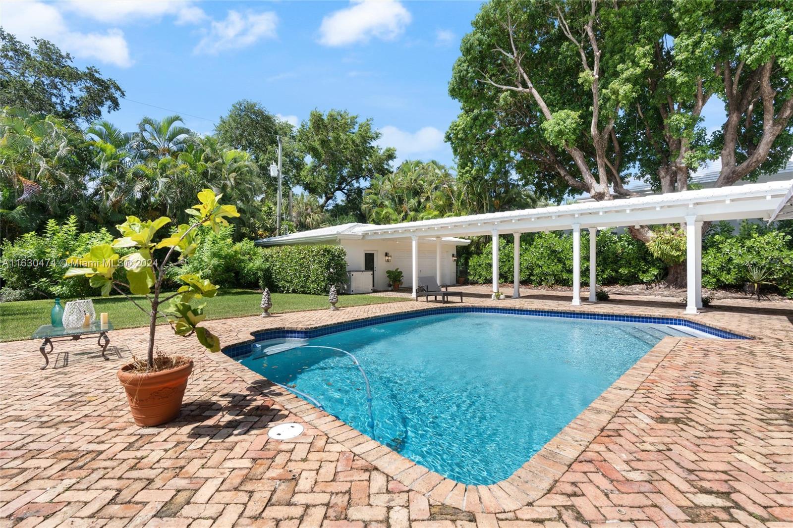 CORAL GABLES RIVIERA SEC - Residential