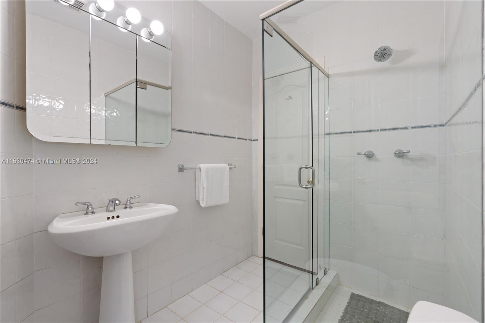 CORAL GABLES RIVIERA SEC - Residential