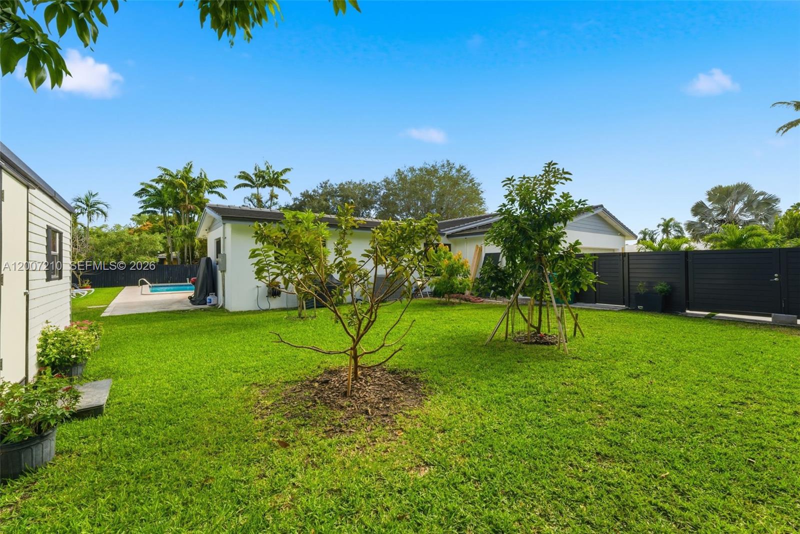 COUNTRY CLUB GROVE PT 4 - Residential