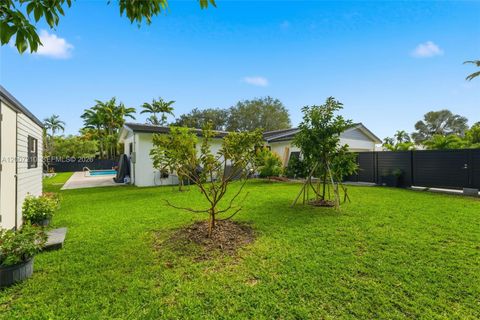 Tiny photo for 8625 SW 147th St, Palmetto Bay, FL 33158 (MLS # A12007210)