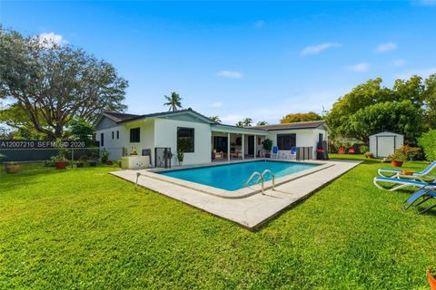 Tiny photo for 8625 SW 147th St, Palmetto Bay, FL 33158 (MLS # A12007210)