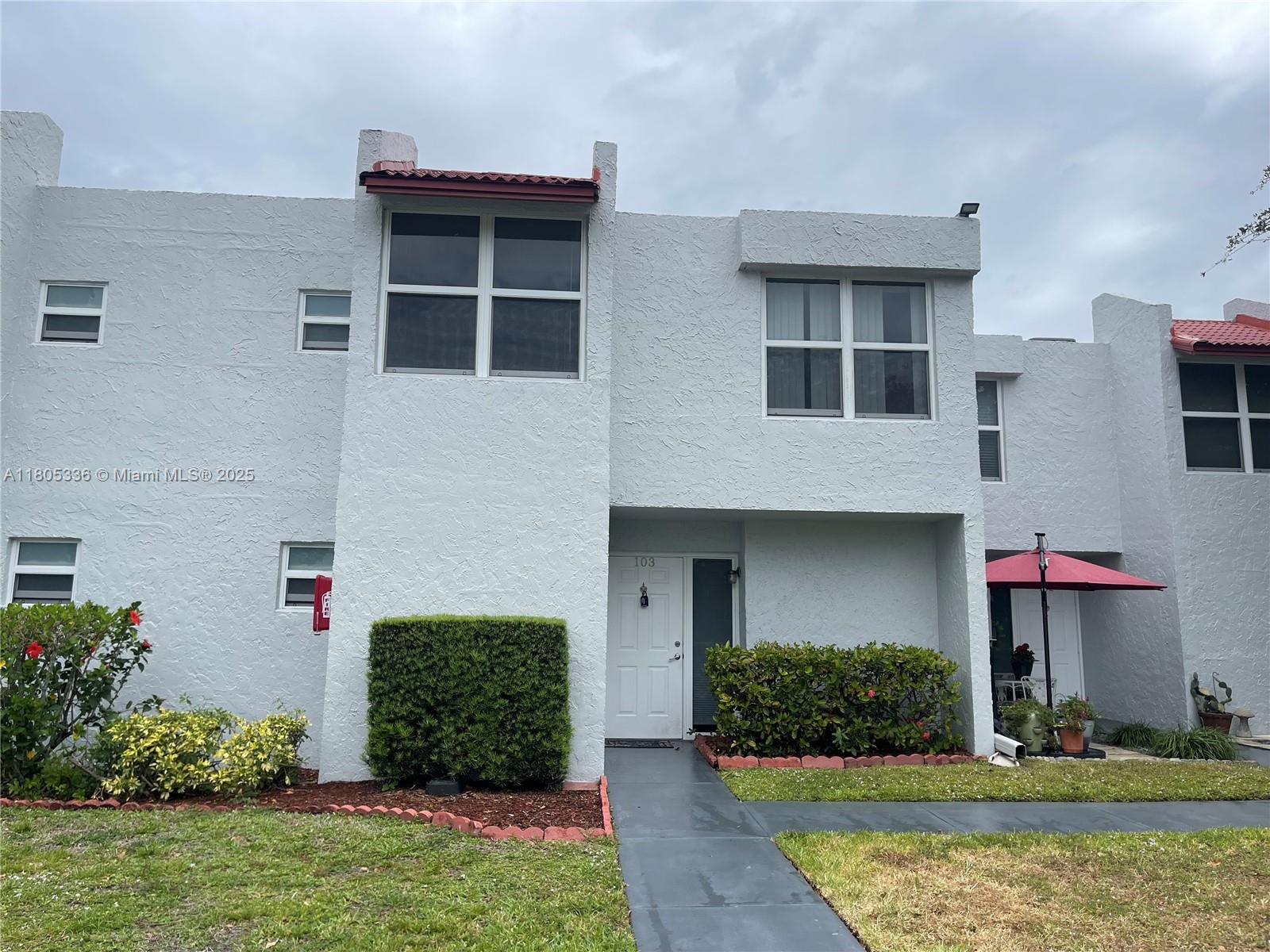 9401 Evergreen Pl 103, Davie, Broward County, Florida - 3 Bedrooms  
3 Bathrooms - 