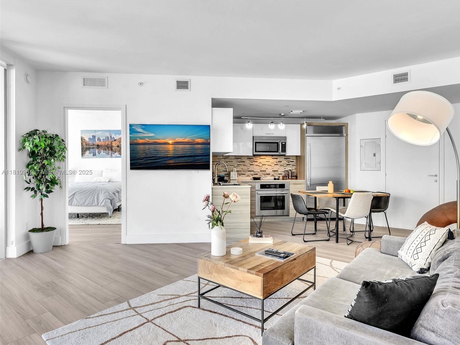 1300 Brickell Bay Dr 3207, Miami, Broward County, Florida - 2 Bedrooms  
3 Bathrooms - 