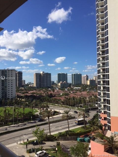 THE AVENTURA BEACH CLUB CO - Residential