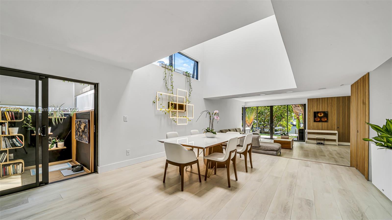 View photos, virtual tours, details... 300 Poinciana Dr 702