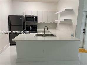 LA HACIENDA COUNTRY CLUB - Residential Lease