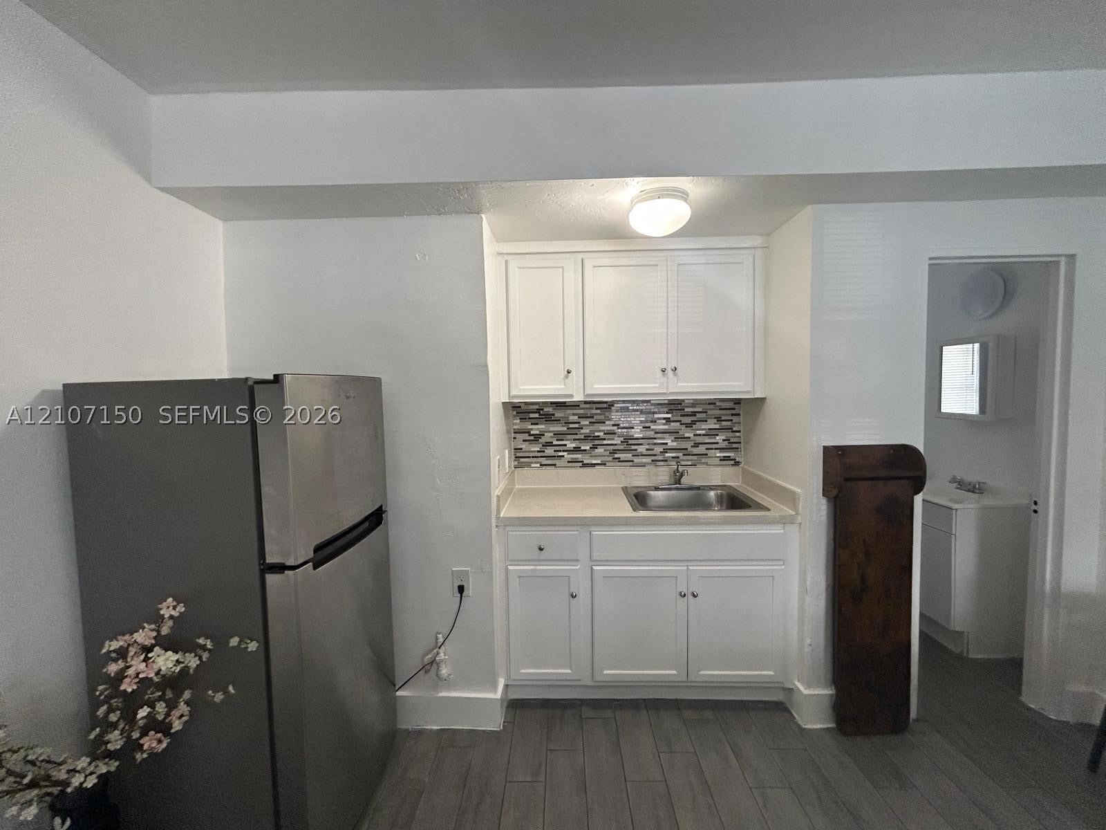 1843 Dewey St 111