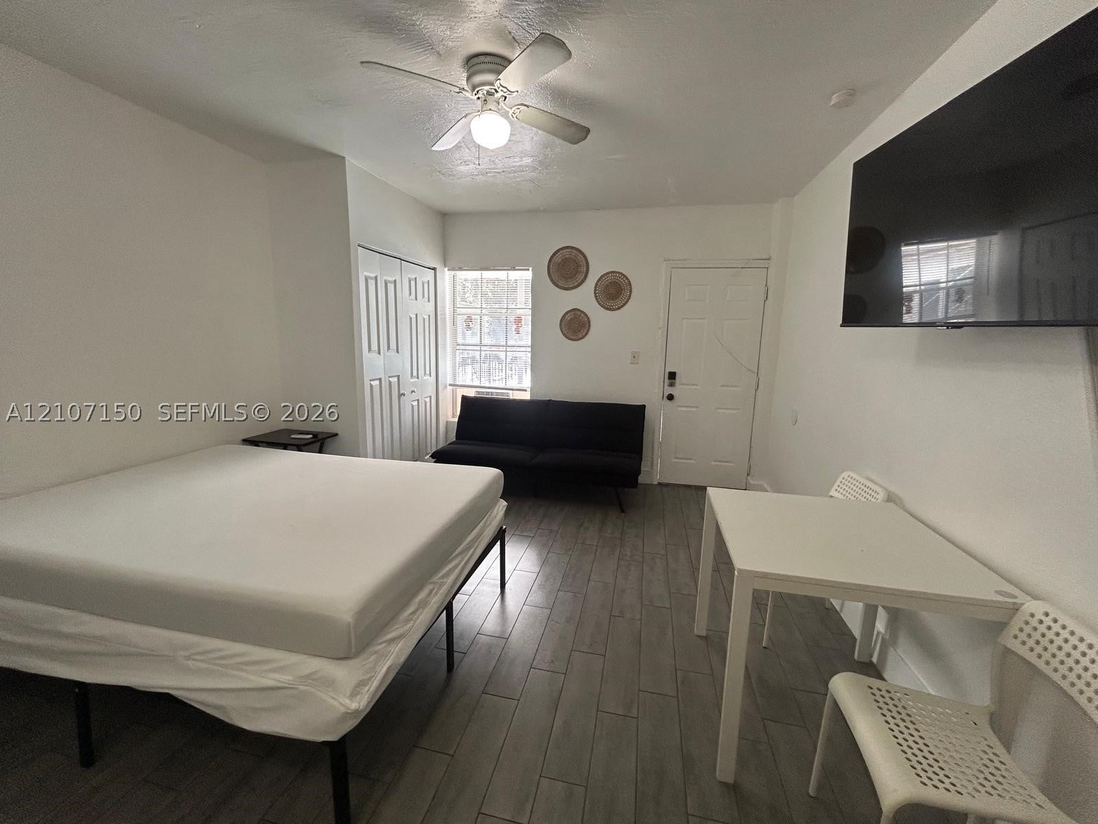 1843 Dewey St 111
