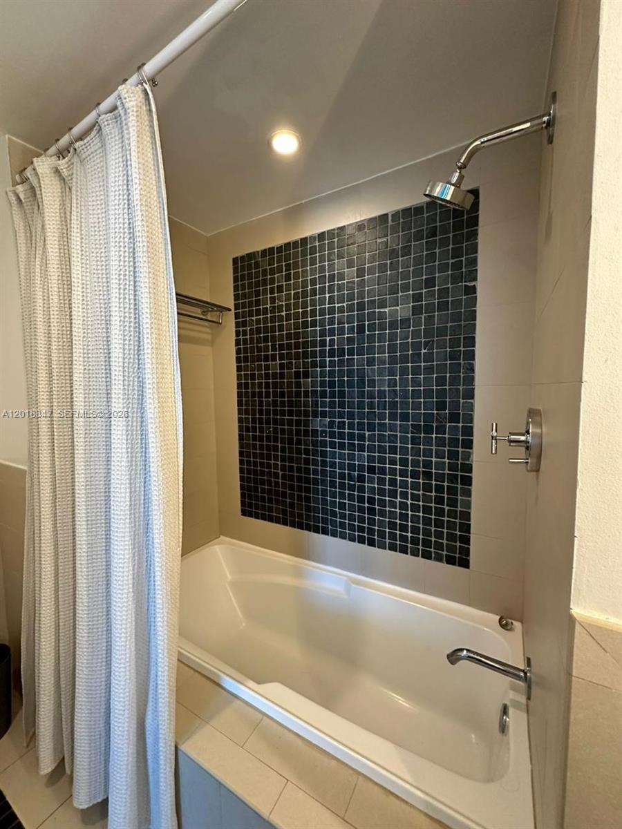 SOLE CONDO - Residential