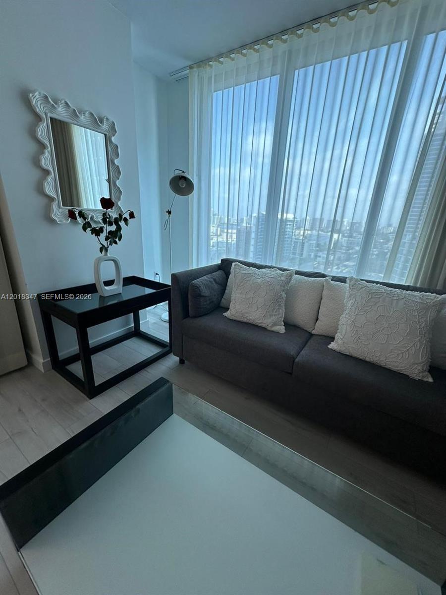 SOLE CONDO - Residential