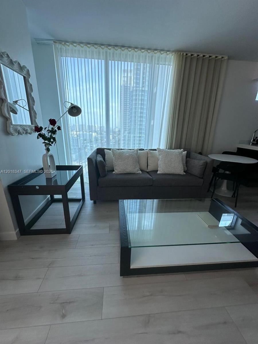 SOLE CONDO - Residential