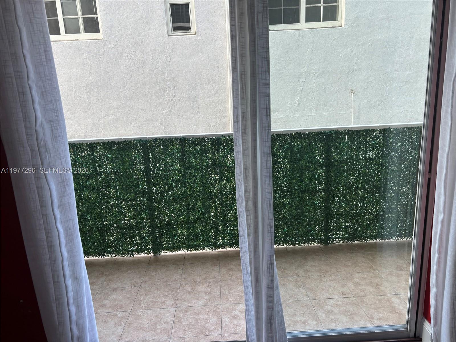 MERIDIAN PLAZA ASSOC COND - Residential Lease