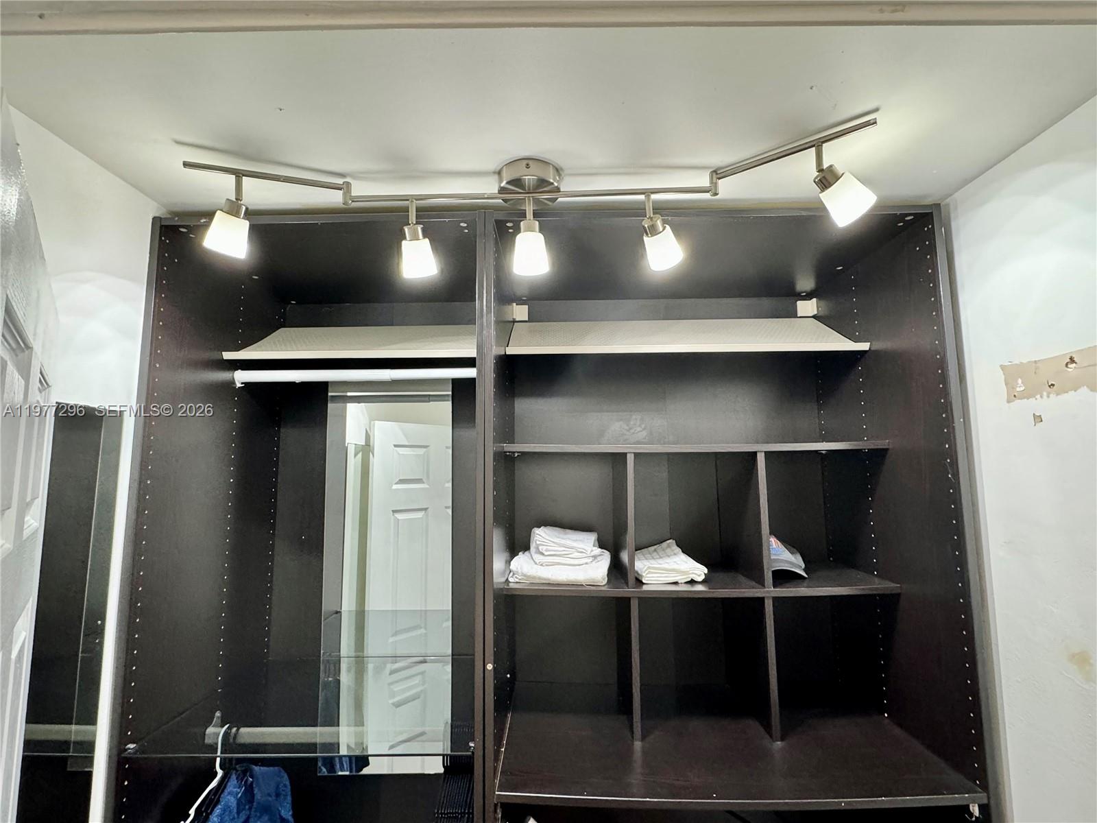 MERIDIAN PLAZA ASSOC COND - Residential Lease