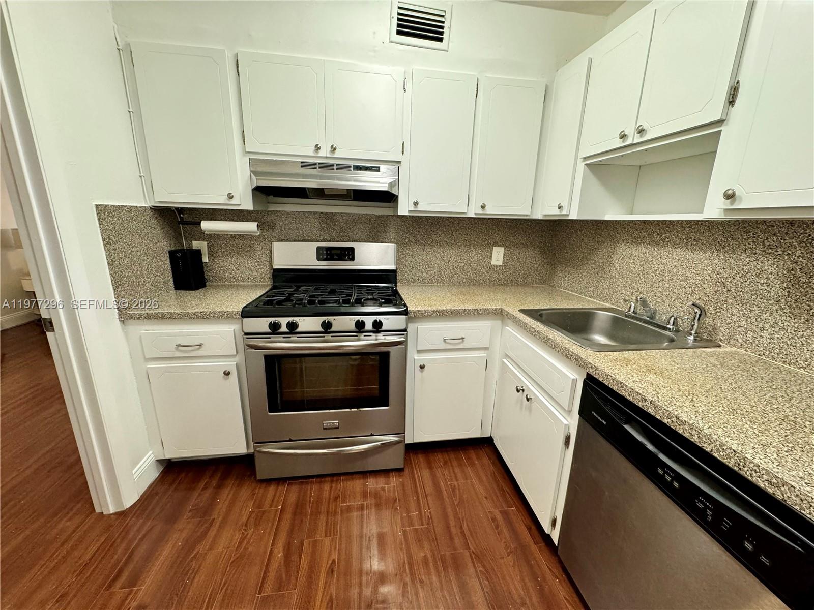 MERIDIAN PLAZA ASSOC COND - Residential Lease