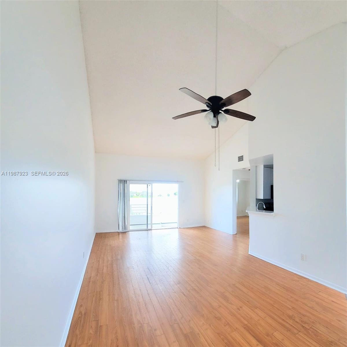 SUMMER LAKE - Residential