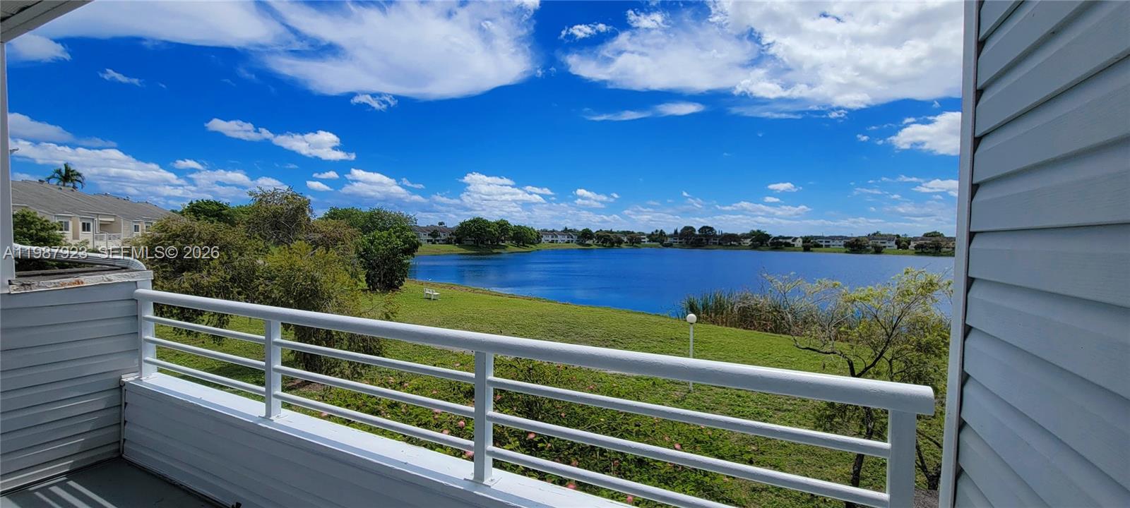 SUMMER LAKE - Residential