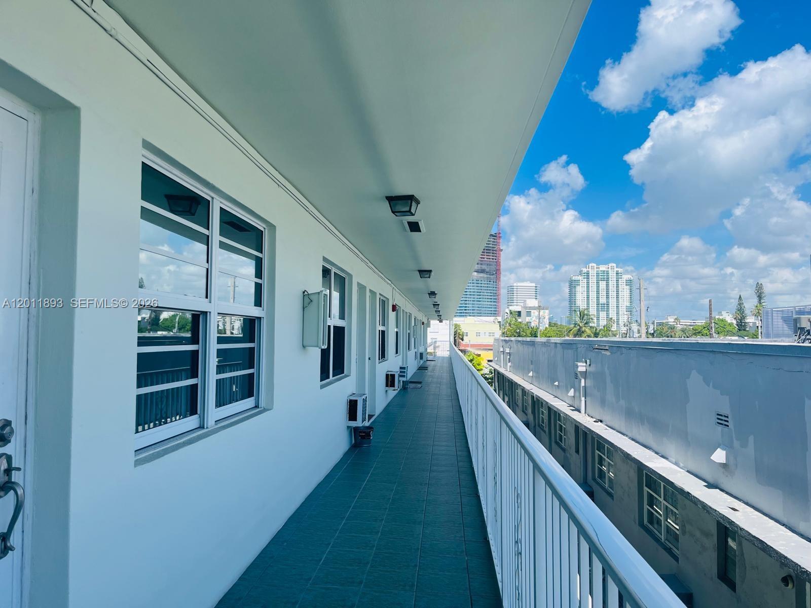524 Washington Ave 305