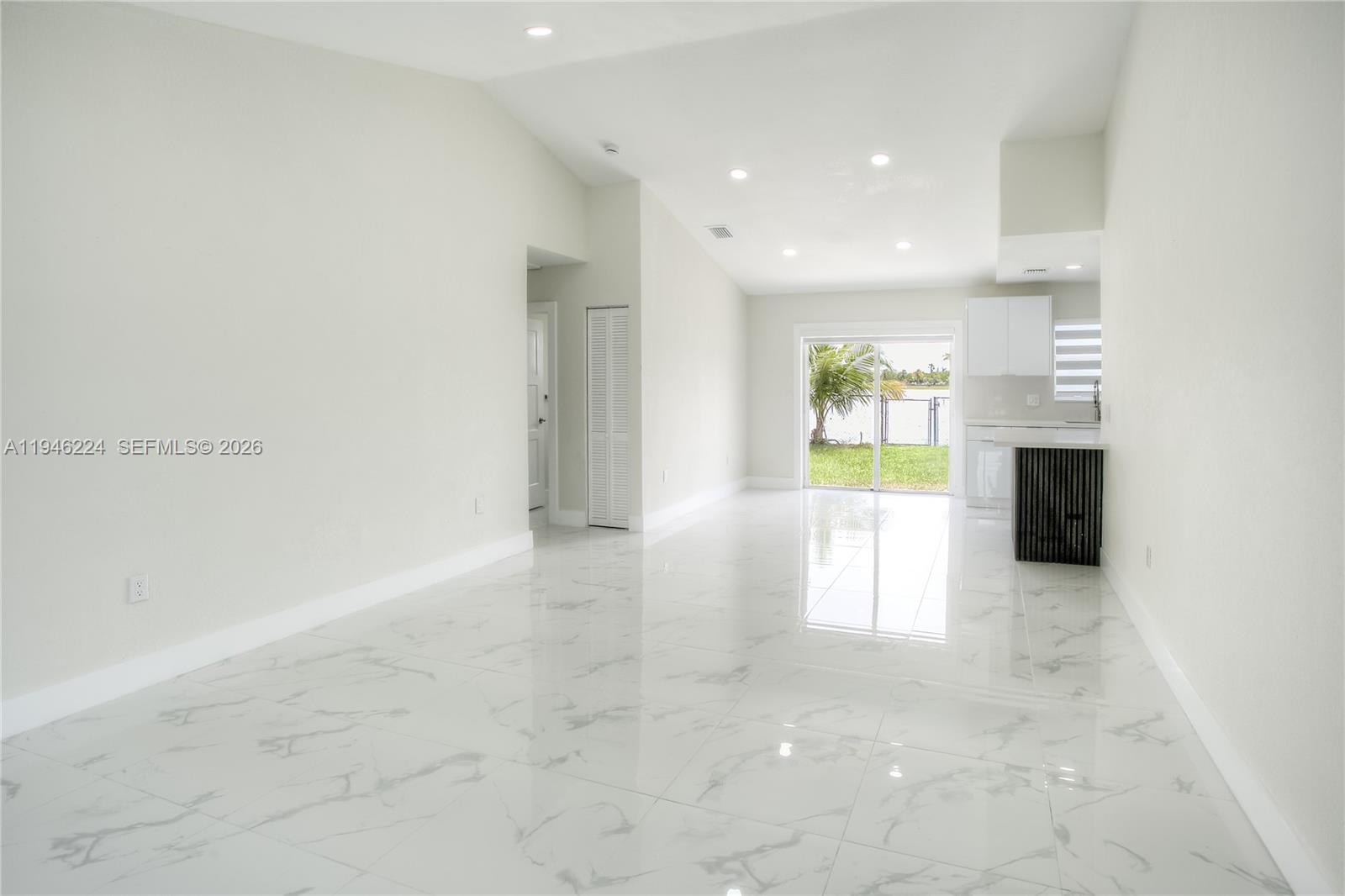 LESLIE LAKE NORTH - Residential