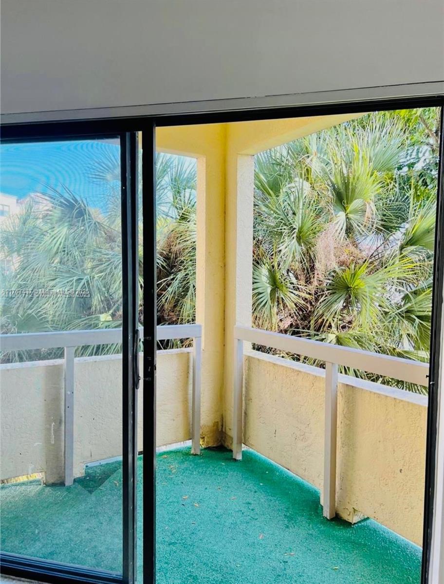 LAS VISTAS AT DORAL CONDO - Residential