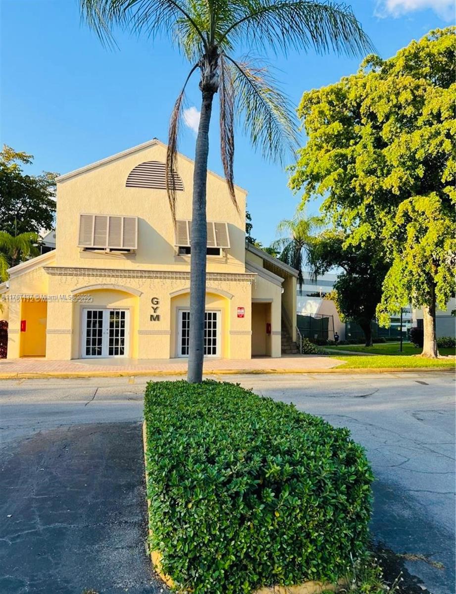 LAS VISTAS AT DORAL CONDO - Residential