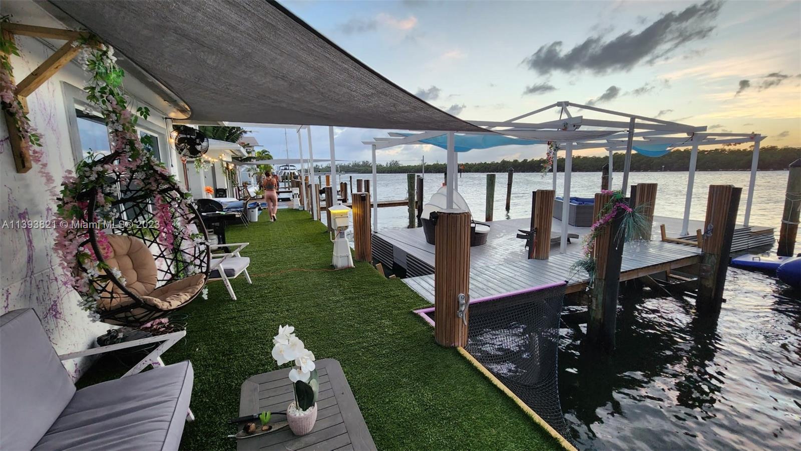 HOLLYWOOD BEACH FIRST ADD - Residential Income